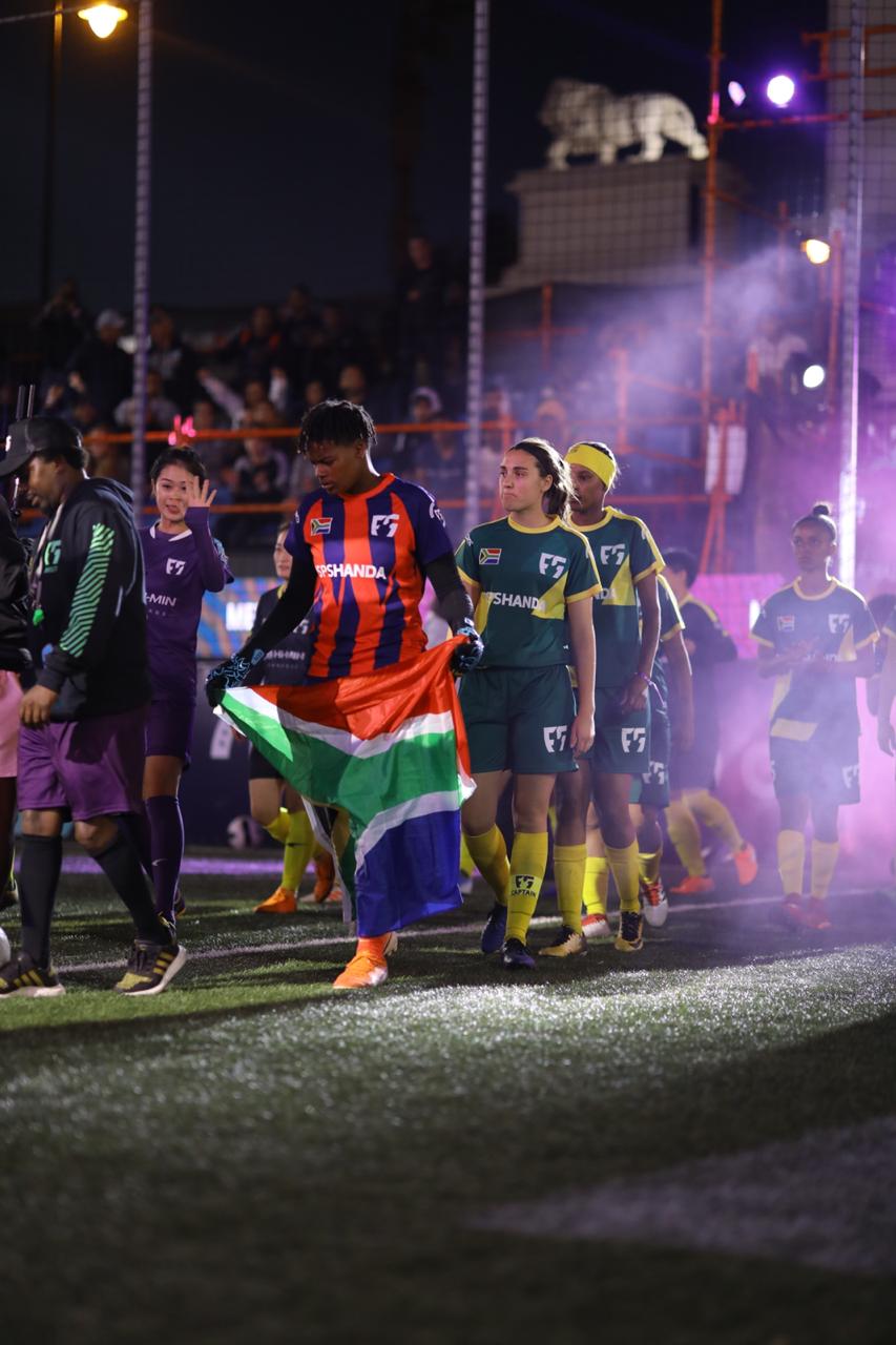 南非队在全球足球比赛中获胜