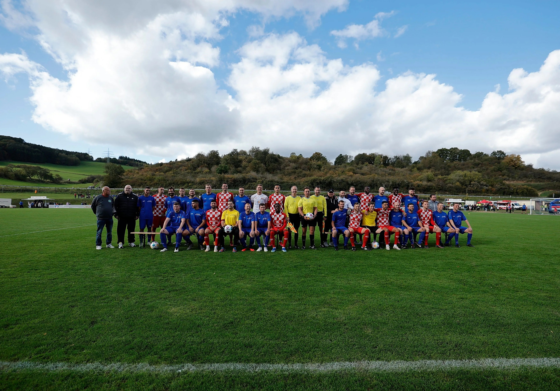 美因茨球员备战全力，球队锻炼更深入