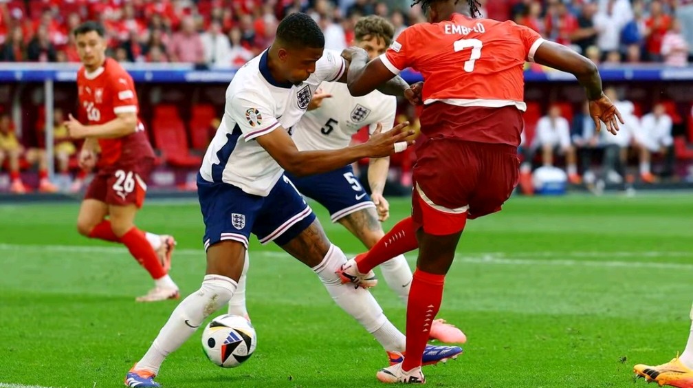 欧洲杯四分之一决赛：英格兰点球战击败乌克兰，挺进半决赛的简单介绍